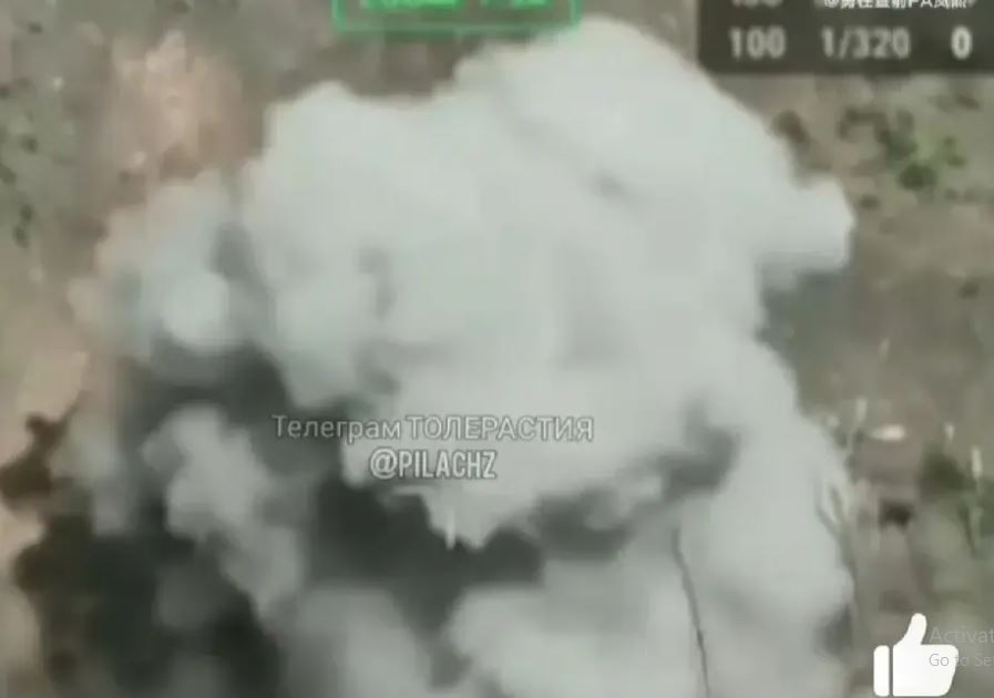 Biệt kích Nga liên tục ném mìn chống tăng TM-62 vào các hầm trú ẩn của lính Ukraine, gây ra sự tàn phá ghê gớm. Chiến thuật này không chỉ phản ánh sự linh hoạt của Quân đội Nga trên chiến trường, mà còn phản ánh sự tàn khốc của chiến tranh.