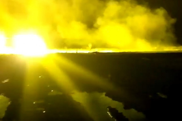 Chiến sự bắt đầu, xe tăng Ukraine chọc thủng phòng tuyến phía tây Donetsk? Chien su bat dau, xe tang Ukraine choc thung phong tuyen phia tay Donetsk?