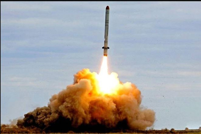 Không chỉ các loại vũ khí phòng không làm nhiệm vụ phòng thủ bị “kéo căng”, mà những vũ khí tấn công của Quân đội Nga, tình hình còn nghiêm trọng hơn, khi nhiều loại tên lửa tấn công tầm xa, đang dần cạn. 