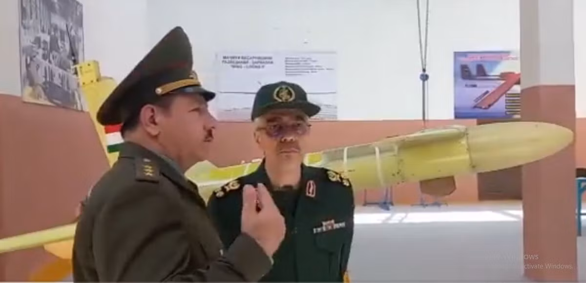 UAV Ababil-2 có thể cất cánh bằng sử dụng động cơ tên lửa đẩy phụ (JATO) hoặc từ xe tải Mercedes Benz 911 được trang bị bệ phóng khí nén. Điều ấn tượng là hệ thống phóng UAV Ababil-2 được thiết kế theo kiểu mô-đun, để được lắp ráp hoặc tháo rời, thuận lợi cho việc di chuyển. 