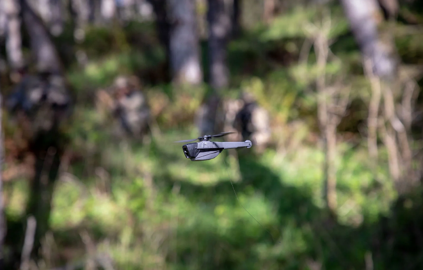 UAV Black Hornet, khac tinh cua linh ban tia tren chien truong-Hinh-2