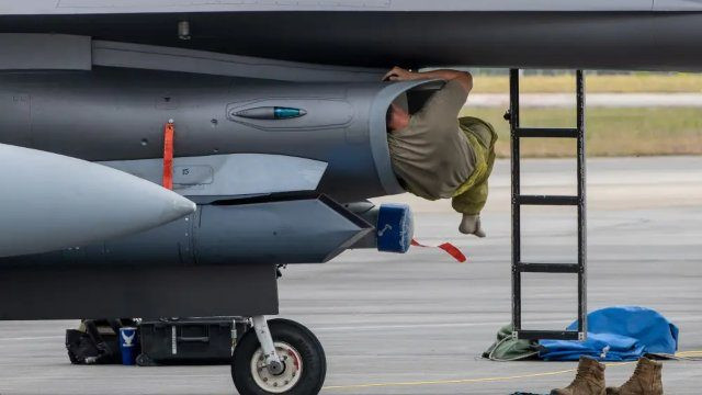 Cái khó của Ukraine khi muốn sở hữu tiêm kích F-16 - Hình 4 Cai kho cua Ukraine khi muon so huu tiem kich F-16-Hinh-4