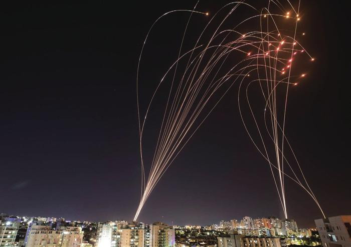 Trong cuộc xung đột Palestine-Israel năm 2021, các video về hệ thống phòng không Vòm sắt của Israel đã thực hiện nhiệm vụ đánh chặn tên lửa của Hamas, để lại ấn tượng sâu sắc và hệ thống phòng không Vòm sắt trở nên nổi tiếng vì trận chiến này.