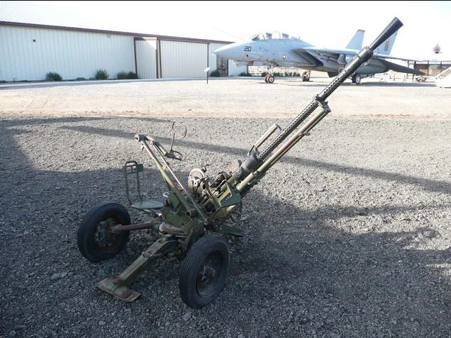 Ví dụ, trong chiến tranh Iraq, quân đội Iraq đã sử dụng chiến thuật tập kích, phục kích bằng nhiều tổ hợp pháo phòng không và súng máy trên đường tuần tra của cụm trực thăng Apache của Mỹ; bắn bị thương và bắn rơi thành công nhiều trực thăng vũ trang. 