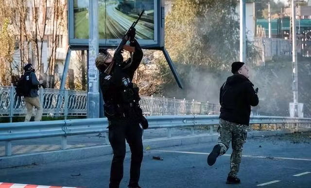 Ukraine đã cố gắng tạo ra một hệ vũ khí giống như NATO trong suốt những năm vừa qua Nhưng bây giờ có vẻ như tình hình thực tế không đơn giản như vậy. Ukraine vẫn cần rất nhiều thời gian.