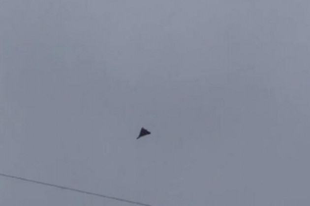 Trong khi đó, các cuộc tấn công bằng UAV Kamikaze Geran-2 của Quân đội Nga ngày càng tăng; nhất là vào các thành phố biên giới gần lãnh thổ Nga. Theo thông tin mới nhất, lần đầu tiên, Quân đội Nga đã sử dụng UAV Kamikaze Geran-2 tấn công vào Zaporozhye vào ban đêm.