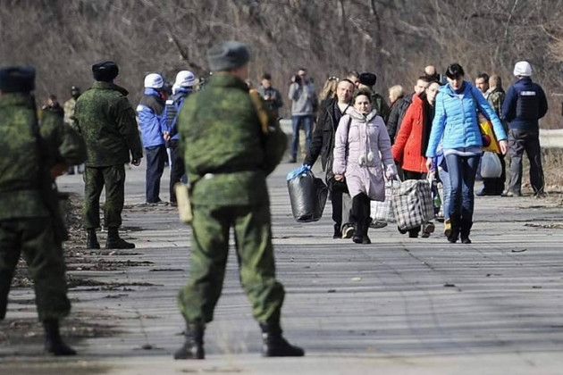 Theo Bộ Các tình trạng khẩn cấp Nga, sẽ có khoảng 700.000 người sẽ được sơ tán khỏi khu vực Miền Đông Ukraine. Đợt đầu tiên gồm 25.000 người đã đến Rostov Oblast, Nga bằng phương tiện giao thông công cộng và cá nhân.
