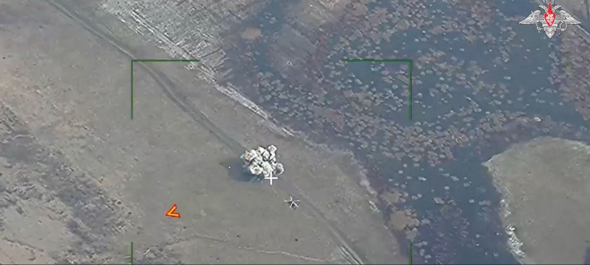 Cũng theo video của Bộ Quốc phòng Nga công bố hôm đó, sau khi đã sử dụng bom chùm để tấn công trong đợt đầu tiên, sau đó dùng tên lửa có độ chính xác cao để tiêu diệt trực tiếp 2 chiếc trực thăng.