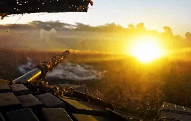 Vì vậy, quân Nga muốn tạo ra mối đe dọa lớn hơn cho Ukraine tại Avadivka, thì phải siết chặt vòng vây hơn nữa trên cơ sở thế trận hiện có; đó là tăng cường tấn công đột phá vào các vị trí phòng ngự của Ukraine ở hai bên sườn; kết hợp bao vây, ngăn chặn các tuyến tiếp tế hậu cần cho lực lượng trong thành phố.