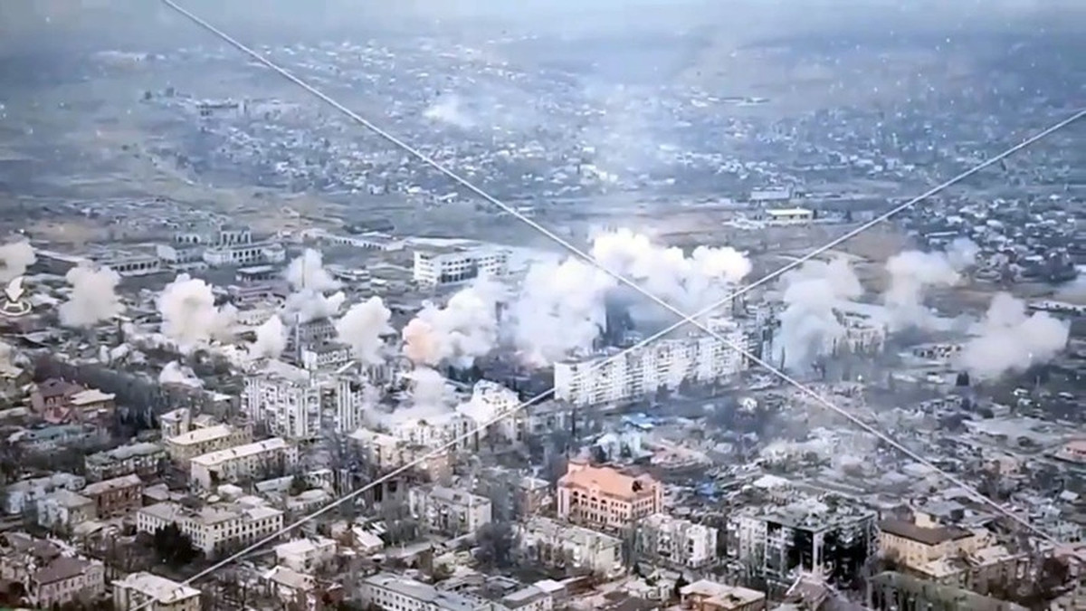 Tờ RIA Novosti cho biết, trong những ngày qua, quân đội Nga đã phát động cuộc tấn công tổng lực vào Avadivka, mục đích là bằng mọi cách “nhổ cái gai” này. Và xét về quy mô, đây thực sự là cuộc tấn công lớn nhất kể từ chiến dịch Bakhmut.