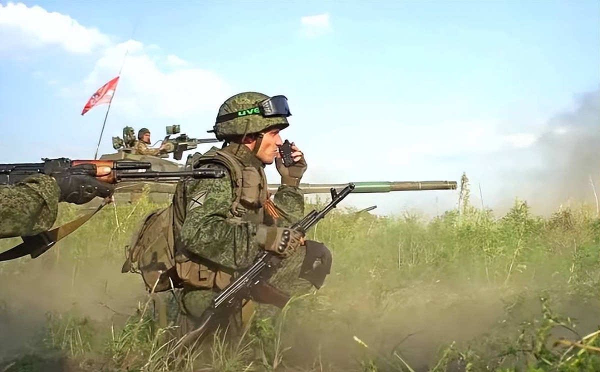 Mặc dù phía Ukraine tuyên bố đã “chọc thủng” tuyến phòng thủ của quân đội Nga, nhưng quân đội Ukraine đã sớm gặp phải đòn tấn công hỏa lực phản công dữ dội. Phương tiện tấn công của lục quân Nga có lực lượng mặt đất, không quân và cả vũ khí tấn công tầm xa trên biển.