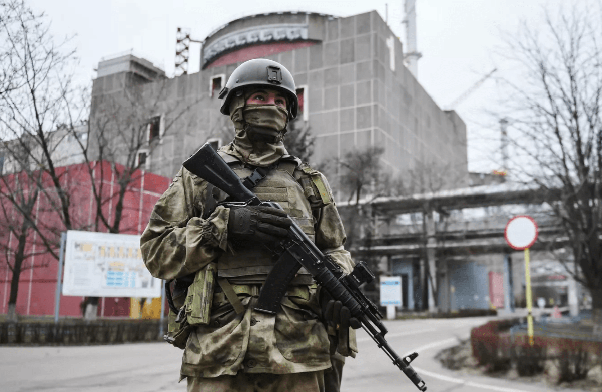 Hơn nữa, thất bại của Quân đội Ukraine không chỉ ở Kherson mà cả ở Zaporozhye, khi Quân đội Ukraine đã cố gắng đưa lực lượng biệt kích đổ bộ đánh chiếm thành phố, đồng thời cố gắng cử một đội xung kích gồm 60 người đánh chiếm nhà máy điện hạt nhân Zaporozhye từ phía sau. 