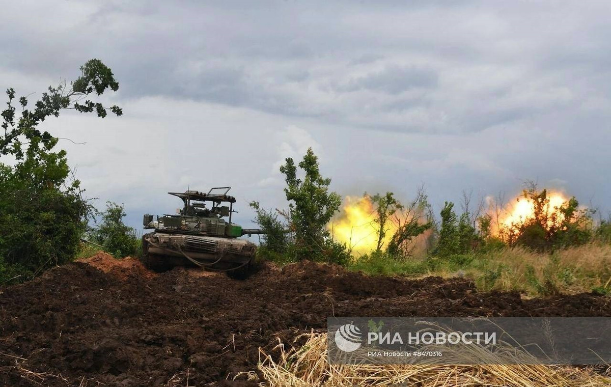 Trên hướng Zaporizhia, Lữ đoàn bộ binh cơ giới số 47 và Lữ đoàn xung kích đường không số 78 của Quân đội Ukraine đã điều động toàn bộ ba tiểu đoàn mở cuộc tấn công quy mô cấp lữ đoàn. Phía bên Nga là các trung đoàn 71, 291, 1429 và 417 đang đảm nhiệm phòng ngự. Lực lượng dự bị có Lữ đoàn 810 Thủy quân Lục chiến, Lữ đoàn Đặc công Lục quân. 