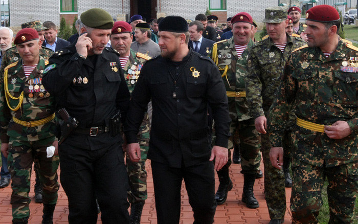 Ramzan Kadyrov nói: “Cho đến ngày thứ tư, hoạt động đặc biệt của chúng tôi ở Ukraine đã diễn ra, nhưng tôi không hiểu tại sao chúng tôi tiếp tục “nhân nhượng” với những kẻ theo chủ nghĩa dân tộc cực đoan Ukraine?