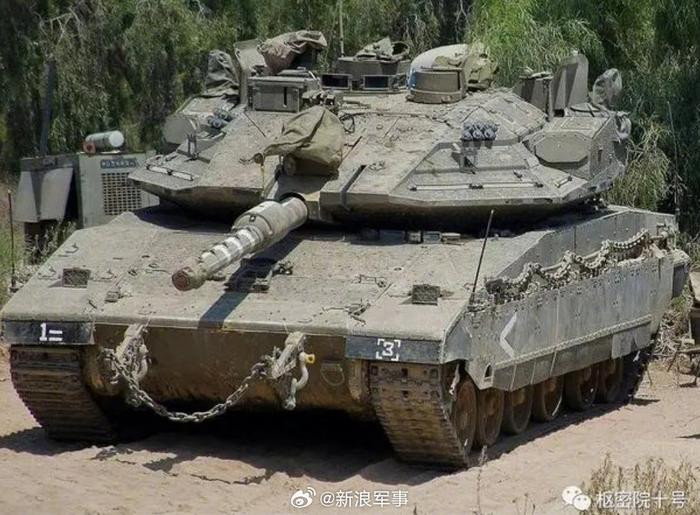 Đặc biệt, xe tăng chiến đấu chủ lực "Merkava 4" ban đầu được thiết kế để nhắm tới các mối đe dọa phi truyền thống như RPG. Nhưng nó không thể đối phó với tên lửa chống tăng thế hệ mới và đạn chống tăng thả từ UAV.