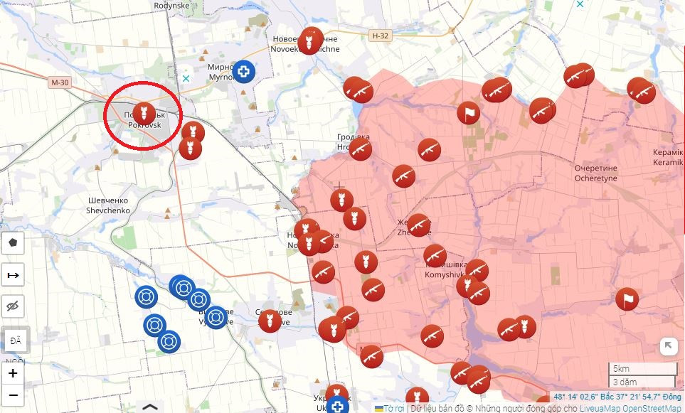 Cách Toretsk hơn 60km về phía đông nam, quân Nga cũng đang ồ ạt tấn công vào thành phố Pokrovsk - một trung tâm hậu cần quan trọng của Ukraine ở phía tây tỉnh Donetsk. Cuộc tấn công của Nga vào Pokrovsk và Toretsk đang đe dọa làm suy yếu khả năng phòng thủ của Ukraine ở khu vực Donetsk.