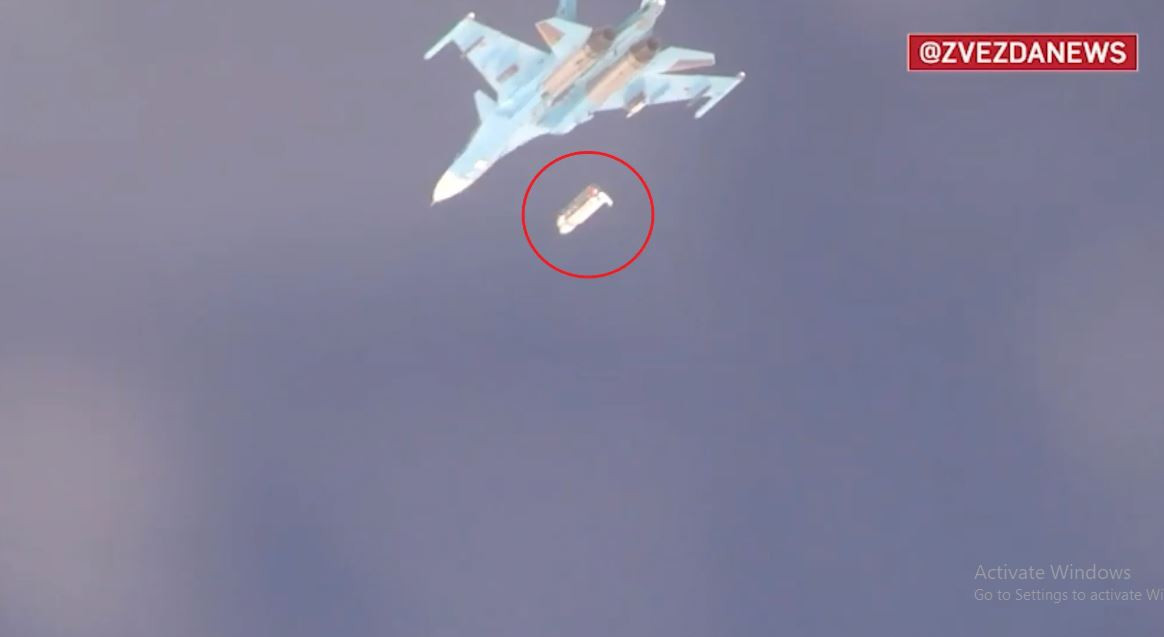 Các chỉ huy Ukraine cho rằng, cách tốt nhất để chống bom lượn của Nga là tấn công máy bay đang thả bom ở trên không, hoặc khi chúng đang đậu trên đường băng. Nhưng để làm được điều này, Quân đội Ukraine cần vũ khí phòng không tầm xa như tên lửa Patriot, hoặc tên lửa đạn đạo ATACMS. Tuy nhiên vũ khí này hiếm và Mỹ không cho những vũ khí này tấn công vào lãnh thổ Nga.