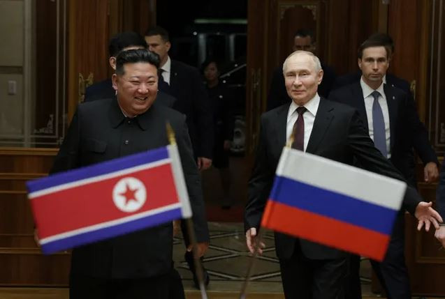 Tổng thống Nga Vladimir Putin coi động thái này là một sự leo thang nguy hiểm và đáp trả bằng cách ký thỏa thuận phòng thủ chung với Triều Tiên và đe dọa cung cấp vũ khí cho các đối thủ phương Tây trên khắp thế giới.