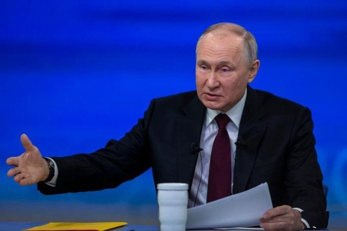 Trong khi đó, Tổng thống Nga Vladimir Putin cho biết, Nga không muốn một giải pháp nhanh chóng và sẽ tuân thủ một chiến lược ổn định, đó là tiếp tục duy trì áp lực và phân tán lực lượng đối phương ra nhiều mặt trận.