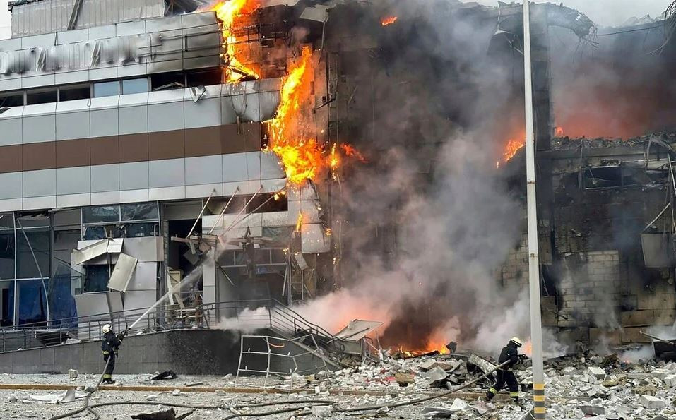 Chuyên gia Kofman cho biết, những cuộc tấn công của Nga đã mang đến một tương lai ảm đạm cho nền kinh tế Ukraine. Còn chuyên gia Watling cho biết, việc thiếu hệ thống phòng không sẽ buộc Ukraine phải đánh đổi giữa việc bảo vệ cơ sở hạ tầng và bảo vệ binh lính ở tiền tuyến. Ông nói, cuộc tấn công tầm xa của Nga đe dọa Ukraine cả về chiều rộng và chiều sâu.