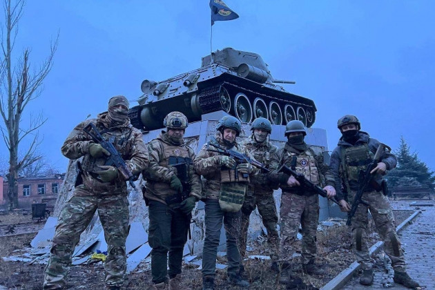 Ông Prigozhin cũng cho biết thêm, lực lượng chiến binh từ khắp nơi trên thế giới tiếp tục gia nhập hàng ngũ của Wagner PMC. Ở một tầm nhìn lớn hơn, sự thu hút của Wagner PMC chính là do sự khác biệt của nó với các tổ chức lính đánh thuê trên thế giới. 