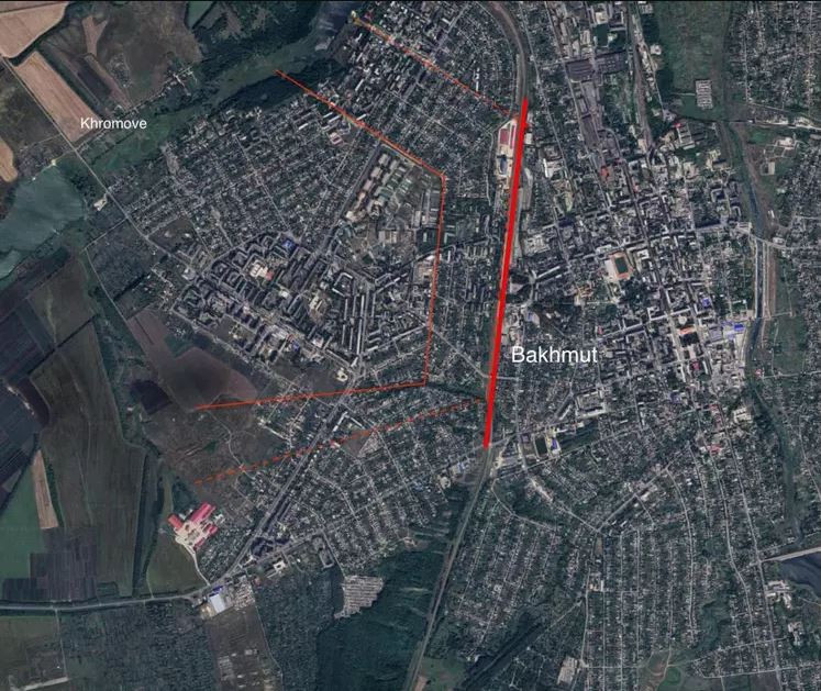 Giờ đây, hàng nghìn quân Ukraine đang trấn giữ tuyến phòng thủ có diện tích chỉ hơn 1 km vuông, mật độ binh lính rất dày đặc. Khi chiến đấu trong khu vực đô thị, quân Nga đã sử dụng hỏa lực mãnh liệt, khiến quân Ukraine bị thương vong rất nhiều.