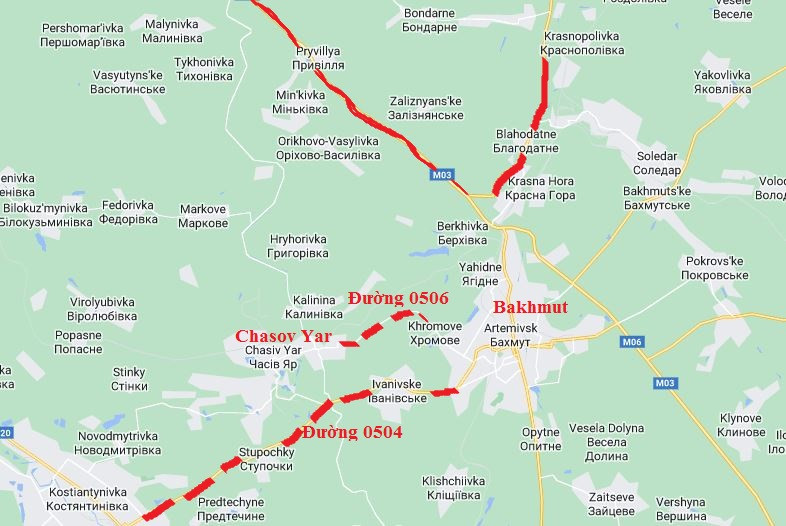 Ngay từ thời điểm hơn hai tháng trước, phía đông, bắc và nam Bakhmut đã bị liên quân Nga bao vây hoàn toàn; phía tây chỉ có 3 con đường là E40 đi Slavyansk, nhưng đã bị quân Wagner chặn đầu tiên tại phía nam thị trấn Soledar. 