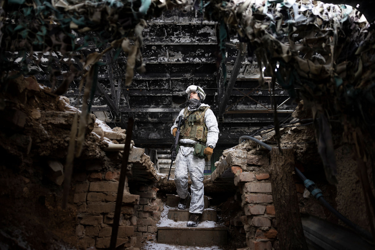 Kiev cho rằng, nếu Avdiivka thất thủ, sẽ gây ra những hậu quả nghiêm trọng đối với Lực lượng vũ trang Ukraine, chủ yếu là về mặt tinh thần bị suy sụp; thậm chí, có thể gây ra sự sụp đổ của hệ thống phòng thủ trên tuyến Ugledar-Toretsk-Artemovsk-Seversk.