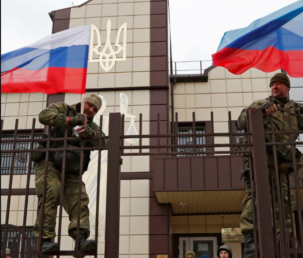 Các chuyên gia của ISW đã xác nhận tính xác thực của một đoạn video được công bố vào ngày 24/8, khi quay lực lượng dân quân Donetsk thân Nga, giương cao quốc kỳ Liên Xô gần trung tâm thị trấn Peski.