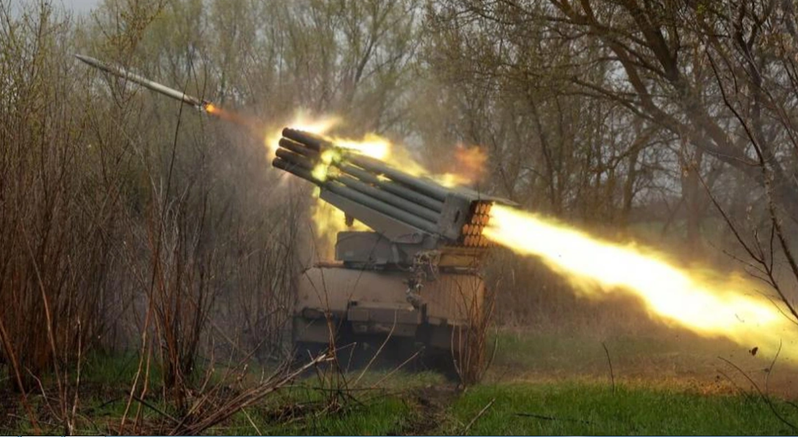 Theo một chỉ huy quân đội Nga là Yuriy Kotenok đang chiến đấu ở khu vực Donbass cho biết, nếu chỉ dùng hỏa lực mạnh là không đủ để hạ gục Quân đội Ukraine phòng ngự tại đây.