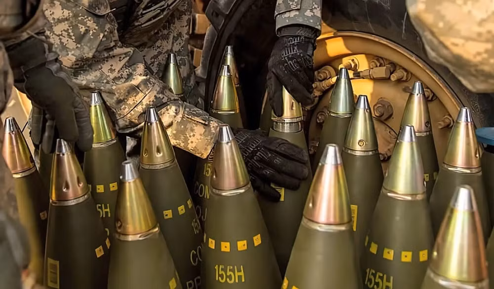 Đặc biệt là sau khi xung đột Hamas-Israel bùng nổ, Mỹ đã tập trung nguồn lực để viện trợ cho đồng minh thân cận Israel và thậm chí còn chuyển giao số đạn pháo 155mm mà nước này định cung cấp cho Ukraine, sang cho Israel.