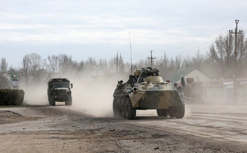 Nếu chỉ xem những đoạn video này, có vẻ như chỉ có hai bên trong cuộc xung đột Nga-Ukraine là thường dân Ukraine và quân đội Nga. Còn không thấy bóng dáng Quân đội Ukraine ở đâu.