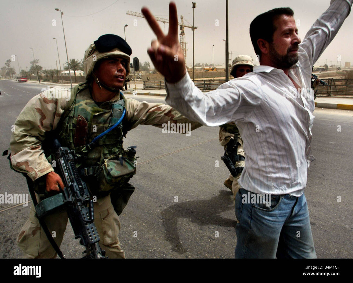 Ngoài ra, với khả năng truyền thông “áp đảo” của Mỹ và phương Tây, nên hầu hết tất cả những người Iraq bị giết ở Fallujah, đều được xếp vào “lực lượng vũ trang chống Mỹ” và quân đội Mỹ có thể tránh được những cáo buộc của thế giới là “giết người vô tội một cách bừa bãi”. 