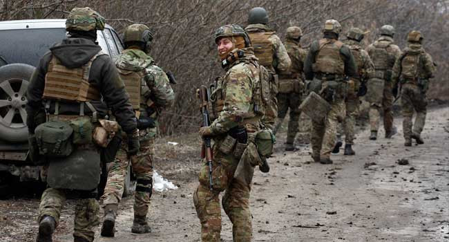 Mặc dù cuộc xung đột Nga-Ukraine được gọi là “cuộc chiến tranh hiện đại đầu tiên được phát trực tiếp trên mạng xã hội”; nhưng nếu quan sát kỹ các nguồn thông tin chiến trường, có thể nhận định rằng, các video khác nhau đang lưu hành trên Internet, không chỉ rất phân tán, mà còn gần như không có trận chiến nào trên tiền tuyến.