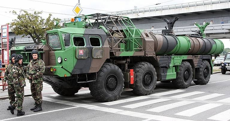 Hiện nay một số quốc gia mới gia nhập NATO từ Đông Âu, có số lượng rất nhỏ hệ thống phòng không Buk và S-300. Đặc biệt, hệ thống phòng không S-300 hiện đang biên chế cho lực lượng phòng không ở Slovakia. 