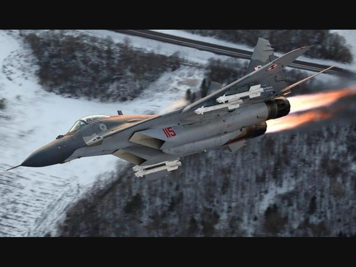 Xin nhắc lại rằng, Ba Lan đã tuyên bố sẵn sàng chuyển các máy bay chiến đấu MiG-29 cho Ukraine, nhưng không phải trực tiếp cho Ukraine, mà chuyển cho Quân đội Mỹ đóng tại Đức; sau đó Mỹ bàn giao cho Ukraine. Nhưng Lầu Năm Góc ngay lập tức bác bỏ viễn cảnh như vậy, nói rằng họ không ủng hộ việc chuyển giao máy bay. 