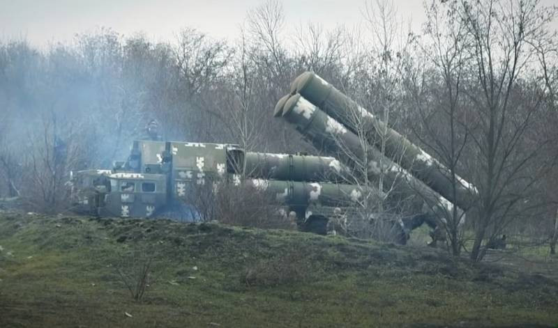 Trước bối cảnh khả năng chiến đấu bị suy giảm nghiêm trọng qua hai tuần xung đột với Nga, Kyiv đã tiếp tục đề nghị phương Tây, cung cấp hệ thống phòng không S-300 do Liên Xô sản xuất, hiện đang còn trong biên chế của Quân đội một số nước NATO. Thông tin này được Washington Post của Mỹ đưa tin. 