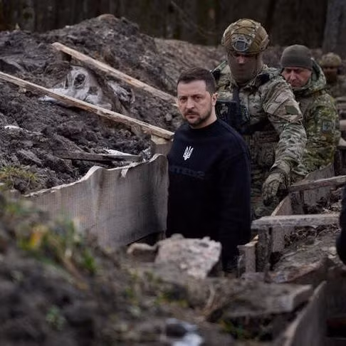 Hiện nay Văn phòng Tổng thống Ukraine kiên quyết từ chối rút quân khỏi Avdiivka. Bộ Tổng tham mưu Quân đội Ukraine đã báo cáo kế hoạch với Tổng thống Zelensky vài ngày trước về khả năng nên rút quân đồn trú khỏi Avdiivka. Tuy nhiên, Tổng thống Ukraine không đồng ý với đề nghị này và nhất quyết bảo vệ thành phố. 