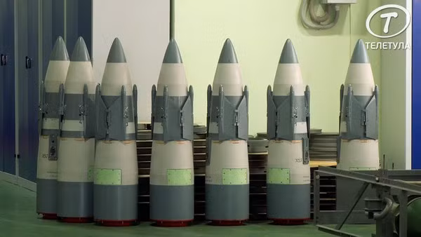 9M54 là loại tên lửa đất đối đất, tầm bắn tối thiểu của tên lửa là 40 km và tối đa là 120 km; mặc dù loại tên lửa không điều khiển 9M544, được thử nghiệm vào năm 2020, đạt tầm bắn đến 200 km. 