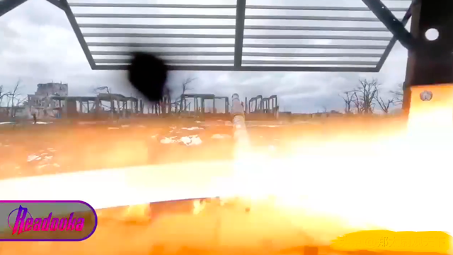 Nhưng ngay cả khi trong trường hợp thân xe không bị đạn xuyên thủng, thì khi xe bị trúng đạn, các thành viên trên xe sẽ chịu lực lực tác động và rung lắc rất lớn. Ví dụ, khi một chiếc xe tăng bị trúng đạn, cú sốc áp suất không khí do vụ nổ của quả đạn tạo ra, sẽ tạo ra lực tác động vào bên ngoài thân xe rất lớn.