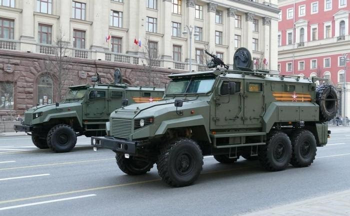 Z-STS Akhmat ra mắt vào năm 2022, đã được phát triển đặc biệt để đáp ứng nhu cầu của các cơ quan an ninh Chechen, yêu cầu cần một loại xe vận tải bọc thép, vừa có thể được sản xuất nhanh chóng, vừa dễ dàng triển khai.