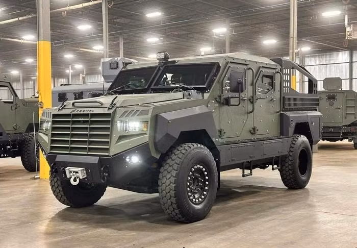 Xe bọc thép Rochelle Senator là phương tiện được thiết kế đặc biệt, để đáp ứng yêu cầu vận chuyển quân và vật tư trên chiến trường của quân đội và cơ quan an ninh. Chiếc xe này được phát triển và sản xuất bởi công ty Rochelle của Canada và được đưa vào sử dụng từ năm 2018. 