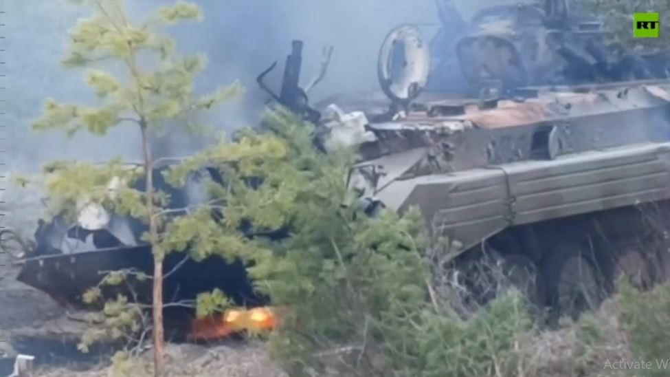 Còn những chiếc xe bọc thép Stryke, được trang bị cho Lữ đoàn xung kích đường không số 82; đây cũng là lữ đoàn được trang bị xe tăng Challenger 2. Mặc dù Quân đội Nga đã phá hủy tương đối nhiều xe bọc thép Stryker, nhưng vì quân Ukraine đang trong thế tấn công, nên những chiếc Strike bị phá hủy vẫn có thể cứu kéo, để không cho rơi vào tay quân Nga.