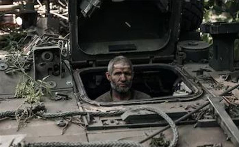 Tuy nhiên, trong cuộc tấn công vào tỉnh Kursk của Nga lần này, Quân đội Ukraine đã sử dụng Lữ đoàn xung kích đường không số 82, đồng thời điều động một đơn vị khác cũng được trang bị xe bọc thép Stryker, đó là Lữ đoàn tấn công đường không số 80, để phát động cuộc tấn công.