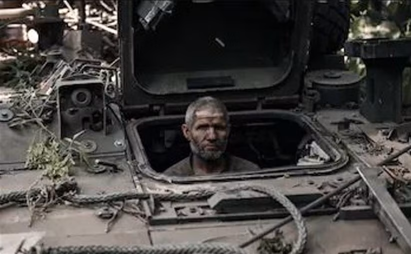 Tuy nhiên, trong cuộc tấn công vào tỉnh Kursk của Nga lần này, Quân đội Ukraine đã sử dụng Lữ đoàn xung kích đường không số 82, đồng thời điều động một đơn vị khác cũng được trang bị xe bọc thép Stryker, đó là Lữ đoàn tấn công đường không số 80, để phát động cuộc tấn công.