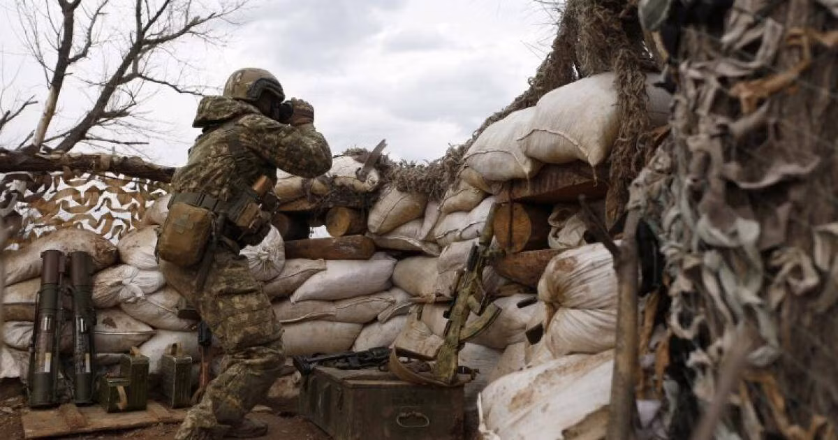 Tuy nhiên, do bị pháo binh của dân quân Donetsk bắn trả quyết liệt, không chỉ phá hủy cây cầu phao trên, mà còn làm hư hỏng trang thiết bị khí tài của Ukraine; đồng thời làm gián đoạn tốc độ hành quân của Quân đội Ukraine.