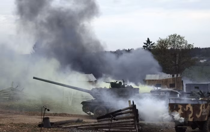 Sự thận trọng của quân đội Nga không phải là không có lý do, vào ngày 12/11 vừa qua, quân đội Ukraine đã tấn công sân bay Chaplinka ở tả ngạn sông Dnepr bằng tên lửa HIMARS, khoảng cách theo đường thẳng từ sân bay đến bờ sông Dnepr là khoảng 60 km. 