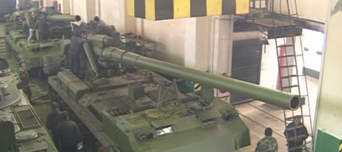 Tuy nhiên, quân đội Nga đang phải đối mặt với vấn đề công tác bảo đảm kỹ thuật, nhất là trong điều kiện hỏa lực pháo binh bắn phá gần như đạt đỉnh và thiếu nhân lực thợ kỹ thuật; do vậy, biết là có thể dẫn đến việc pháo bắn “nổ nòng”, nhưng Nga cũng khó giải quyết trong một thời gian ngắn. 