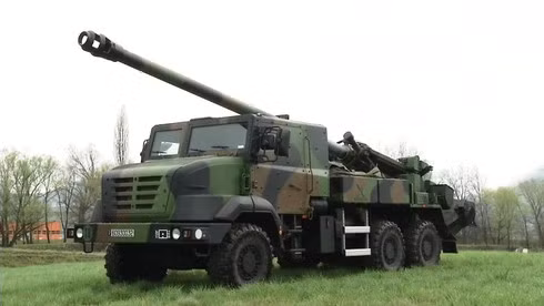 Quân đội Pháp hiện chỉ có 76 khẩu pháo tự hành bánh hơi Caesar; nhưng lý tưởng là 215 khẩu; trong đó 18 khẩu đã được chuyển giao cho Ukraine. Quân đội Pháp sẽ phải mất vài năm để bù đắp số pháo này. 