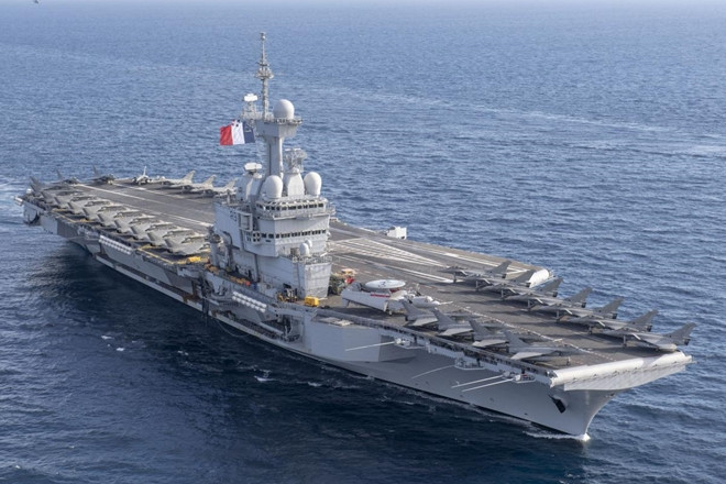 Quân đội Pháp hiện mạnh bậc nhất EU, với những trang bị vũ khí đắt tiền như tàu sân bay, bom nguyên tử và tàu ngầm chạy bằng năng lượng hạt nhân, cũng như các căn cứ quân sự ở một số nơi trên thế giới. 